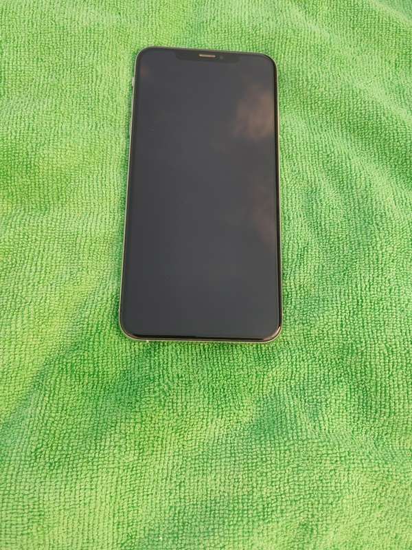 iPhone - XS Max - Silver - 512GB - EXCELLENT Condition