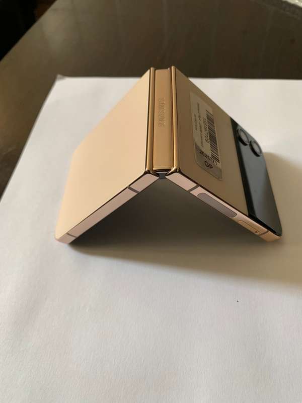 Samsung Galaxy - FLIP 4 - 5G - 256GB - All Networks - Gold - MINT CONDITION