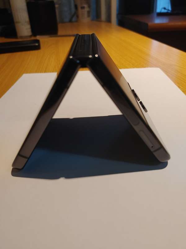 Samsung Galaxy - FLIP 4 - 5G - 256GB - All Networks - Graphite - MINT CONDITION