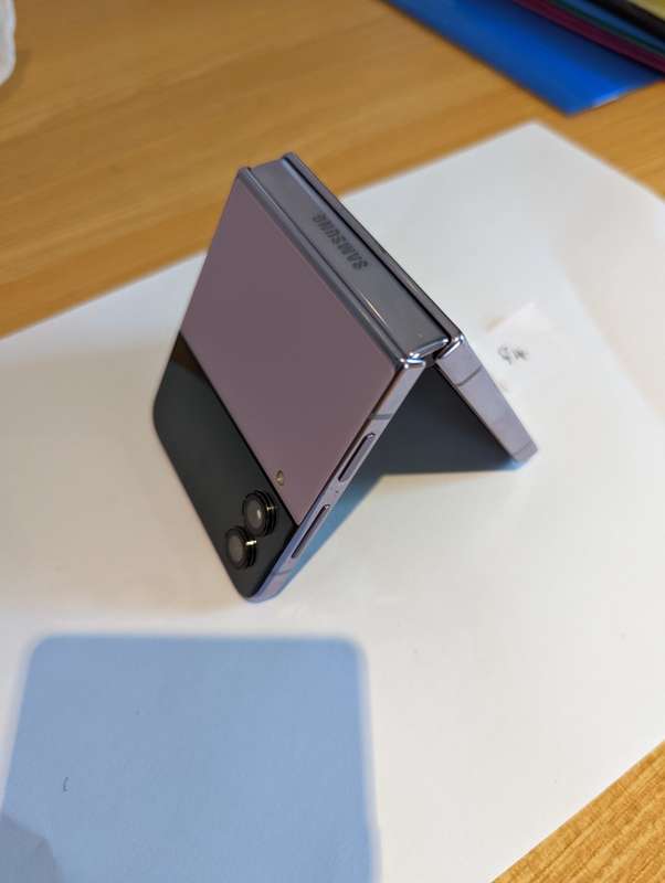 Samsung Galaxy - FLIP 4 - 5G - 256GB - All Networks - Purple - EXCELLENT CONDITION