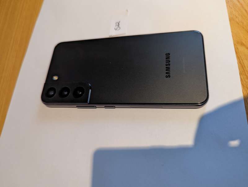 Samsung Galaxy - S22 - 5G - PHANTOM BLACK - 128GB - MINT CONDITION