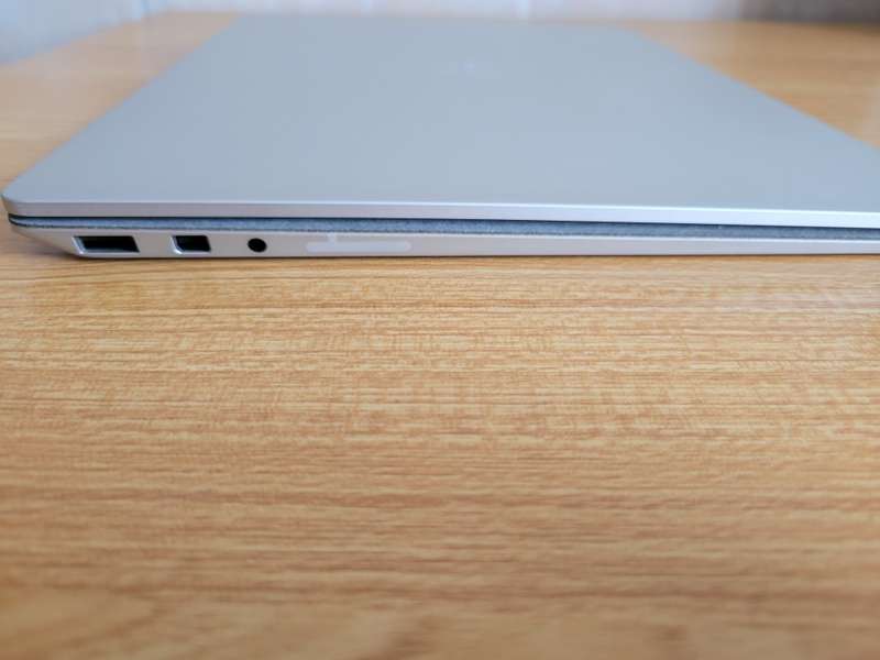 Microsoft Surface Laptop 13.5 Core i5, 8GB RAM, 256SSD
