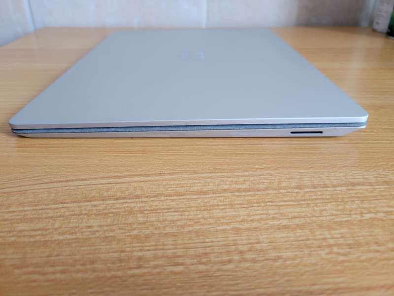 Microsoft Surface Laptop 13.5 Core i5, 8GB RAM, 256SSD