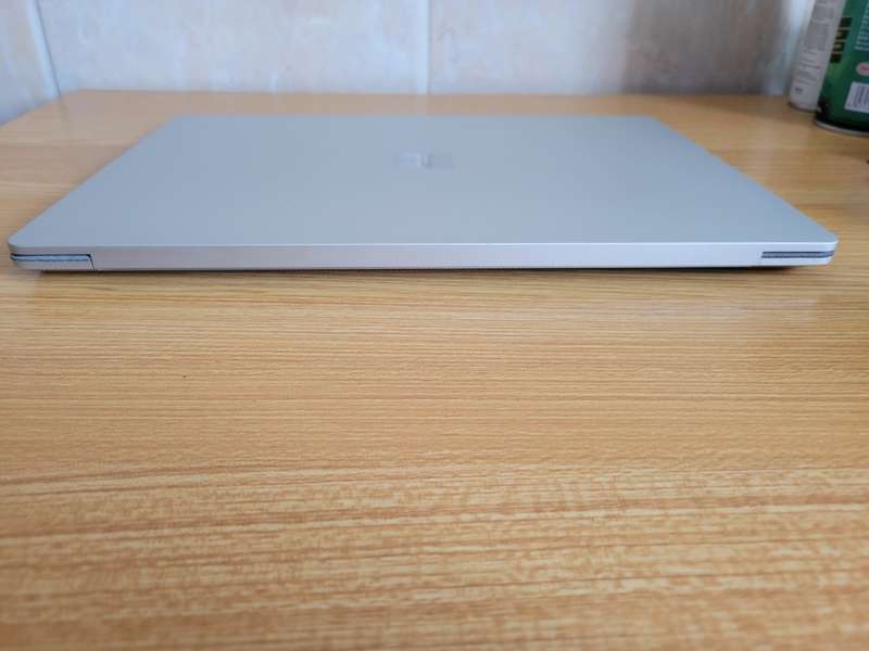Microsoft Surface Laptop 13.5 Core i5, 8GB RAM, 256SSD