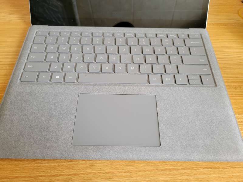 Microsoft Surface Laptop 13.5 Core i5, 8GB RAM, 256SSD