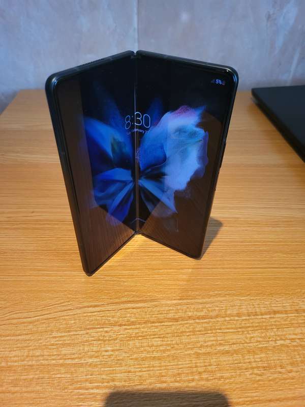 Samsung Galaxy - Fold 3 - 5G - 256GB - All Networks - Phantom Green - EXCELLENT CONDITION