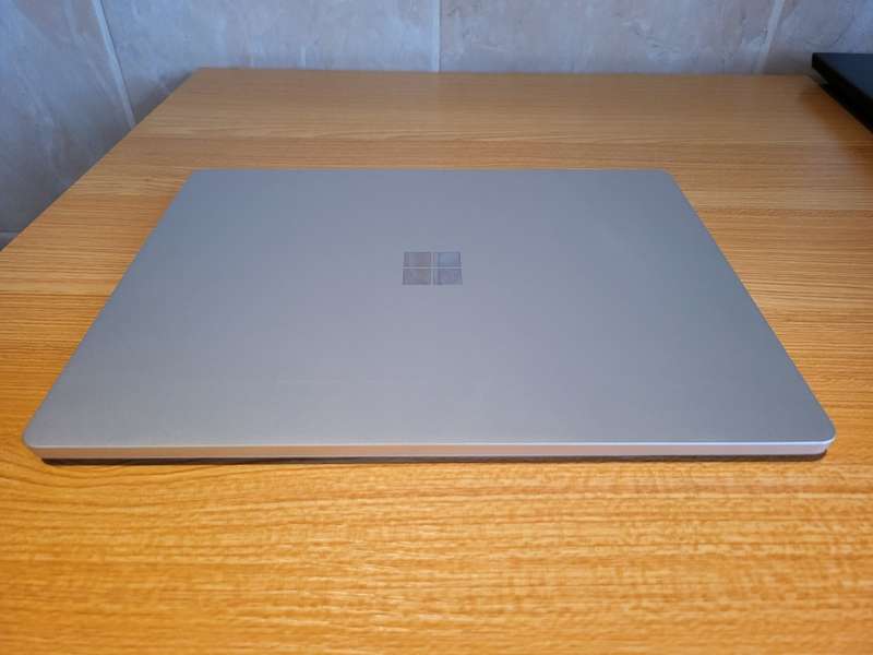 Microsoft Surface Laptop GO - i5 10th Gen - 8GB - 128GB SSD - Touch Screen - Excellent Condition