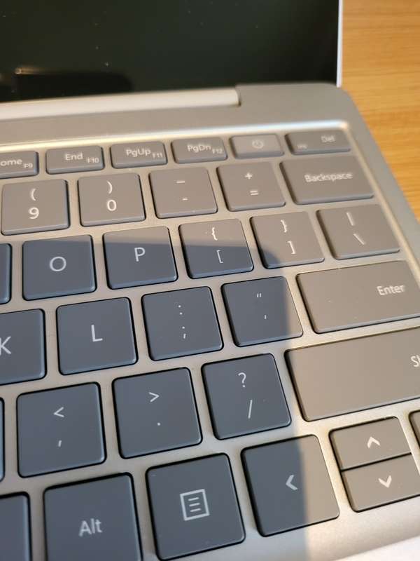 Microsoft Surface Laptop GO - i5 10th Gen - 8GB - 128GB SSD - Touch Screen - Excellent Condition