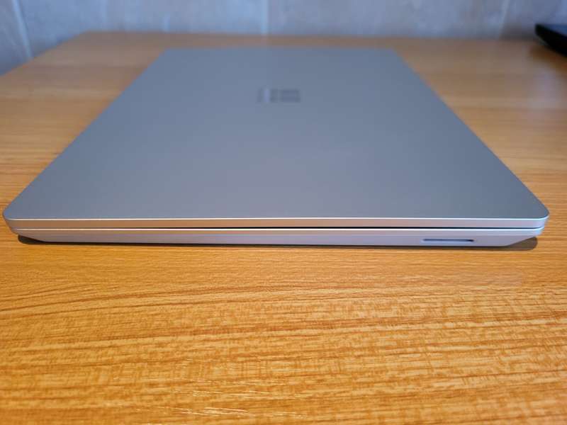 Microsoft Surface Laptop GO - i5 10th Gen - 8GB - 128GB SSD - Touch Screen - Excellent Condition