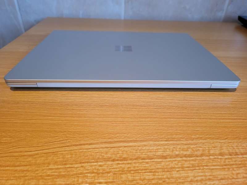 Microsoft Surface Laptop GO - i5 10th Gen - 8GB - 128GB SSD - Touch Screen - Excellent Condition
