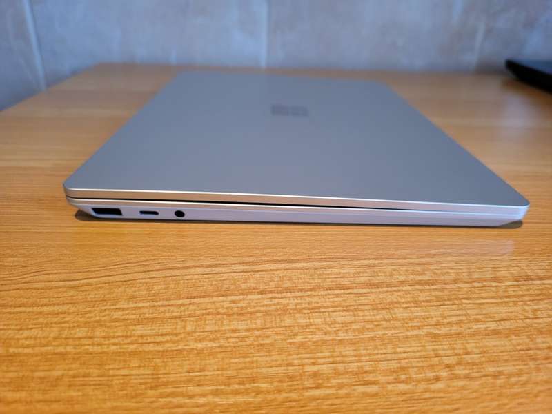 Microsoft Surface Laptop GO - i5 10th Gen - 8GB - 128GB SSD - Touch Screen - Excellent Condition