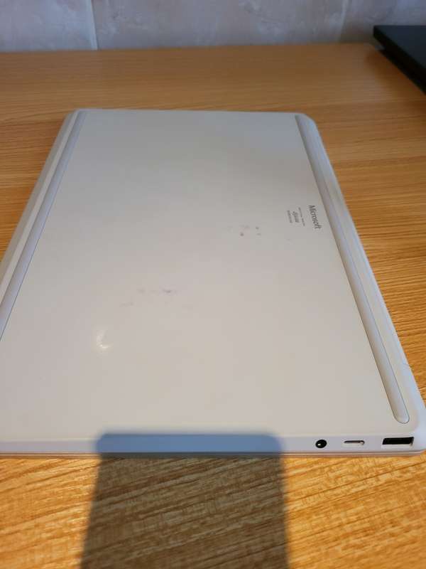 Microsoft Surface Laptop GO - i5 10th Gen - 8GB - 128GB SSD - Touch Screen - Excellent Condition