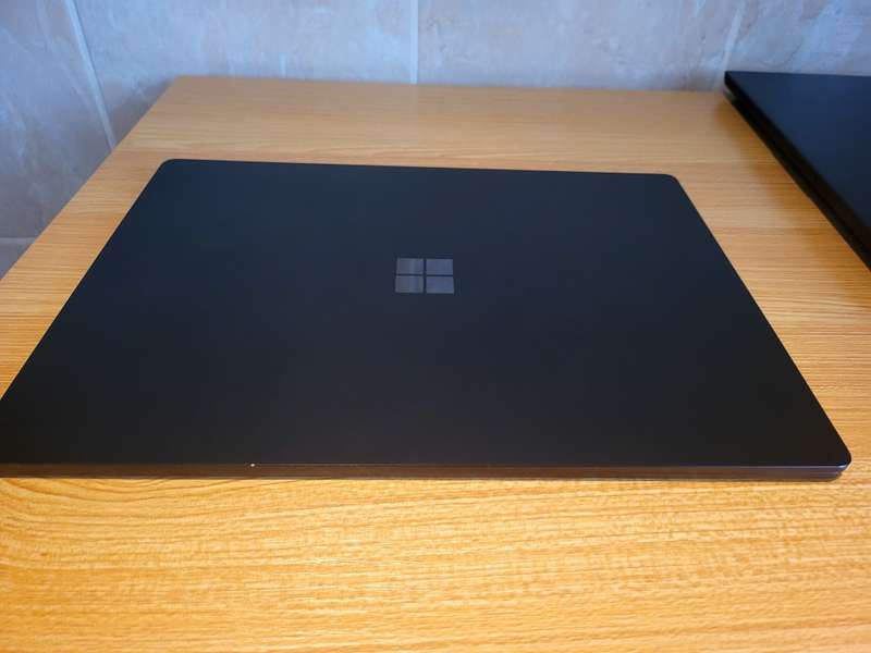 Microsoft Surface Laptop 3 - Ryzen 7 - 16GB - 512 SSD - Touch Screen - Very Good Condition - READ