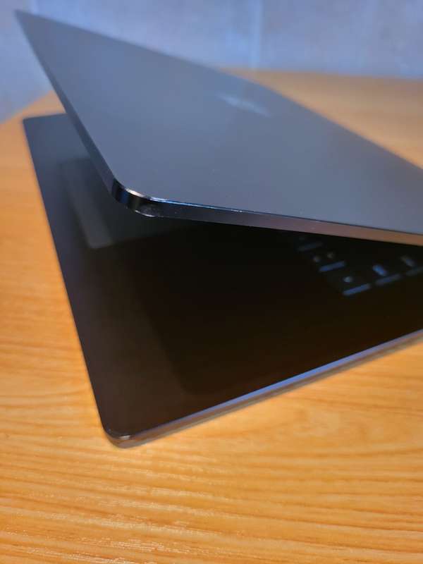 Microsoft Surface Laptop 3 - Ryzen 7 - 16GB - 512 SSD - Touch Screen - Very Good Condition - READ