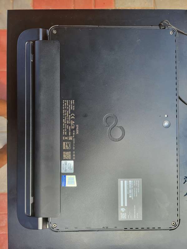 Fujitsu Q7310 - 2 in 1 Laptop - i5 10th Gen - 8GB - 256SSD - Touch Screen & Pen - Excellent