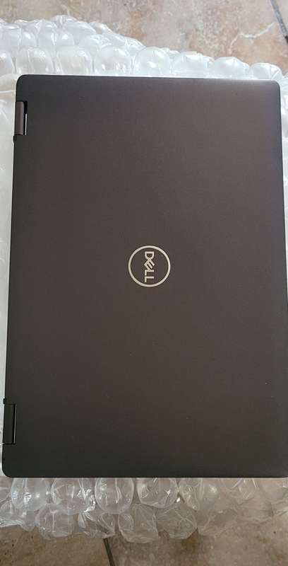Dell Inspiron - 5300 - 2 in 1 - Touch Screen - i7 8th Gen - 8GB Ram - 256SSD - Very Good Condition