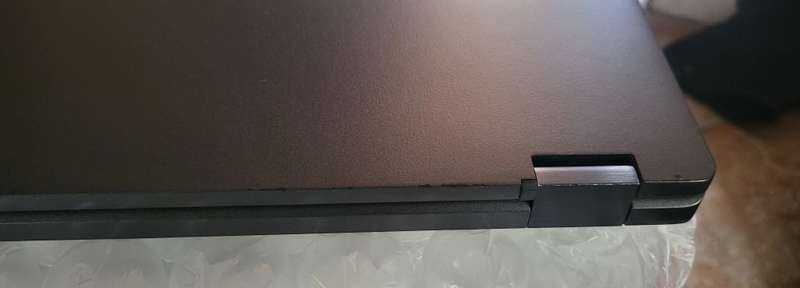 Dell Inspiron - 5300 - 2 in 1 - Touch Screen - i7 8th Gen - 8GB Ram - 256SSD - Very Good Condition