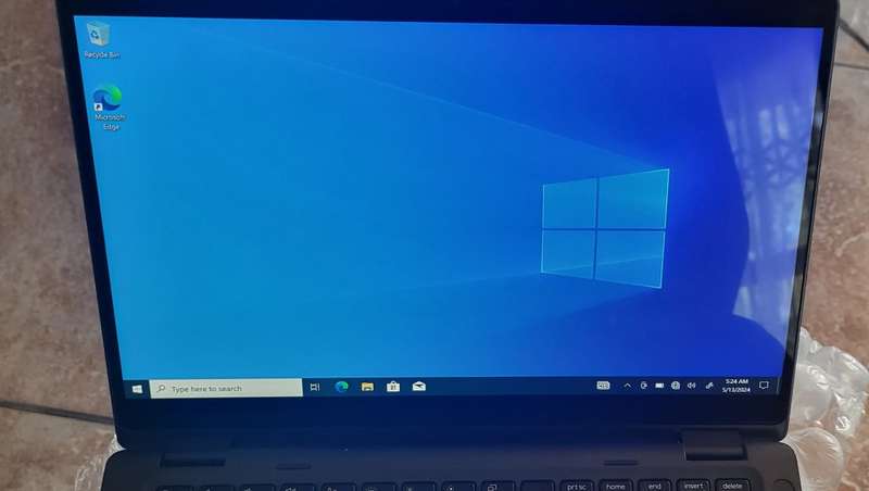 Dell Inspiron - 5300 - 2 in 1 - Touch Screen - i7 8th Gen - 8GB Ram - 256SSD - Very Good Condition