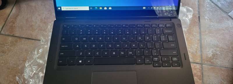Dell Inspiron - 5300 - 2 in 1 - Touch Screen - i7 8th Gen - 8GB Ram - 256SSD - Very Good Condition