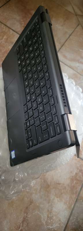 Dell Inspiron - 5300 - 2 in 1 - Touch Screen - i7 8th Gen - 8GB Ram - 256SSD - Very Good Condition