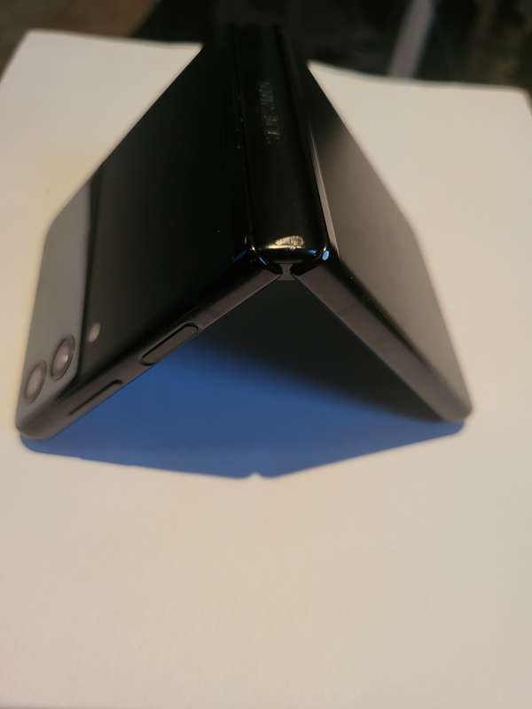 Samsung Galaxy - FLIP 3 - 5G - 256GB - All Networks - Phantom Black - Very Good Condition