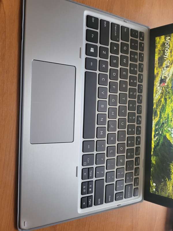 Dell Latitude 7210 - 2 in 1 - Touch Screen - i7 10thGen - 16GB Ram - 256GB SSD - Very Good Condition