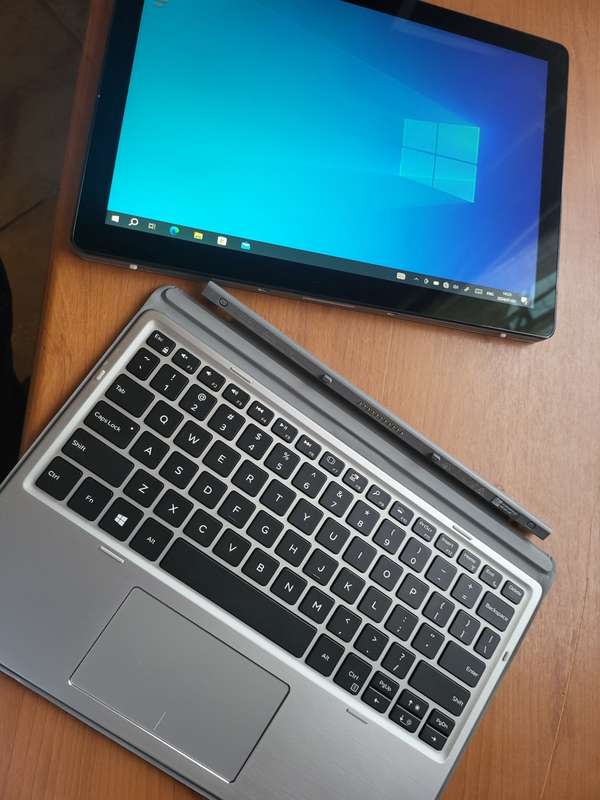 Dell Latitude 7210 - 2 in 1 - Touch Screen - i7 10thGen - 16GB Ram - 256GB SSD - Very Good Condition