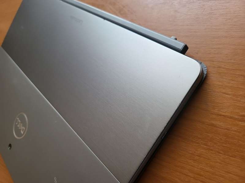 Dell Latitude 7210 - 2 in 1 - Touch Screen - i7 10thGen - 16GB Ram - 256GB SSD - Very Good Condition