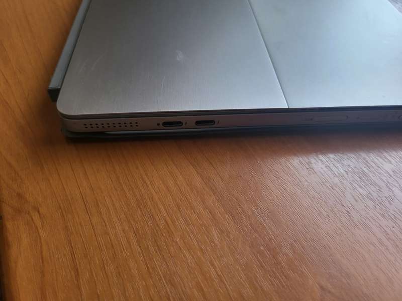 Dell Latitude 7210 - 2 in 1 - Touch Screen - i7 10thGen - 16GB Ram - 256GB SSD - Very Good Condition