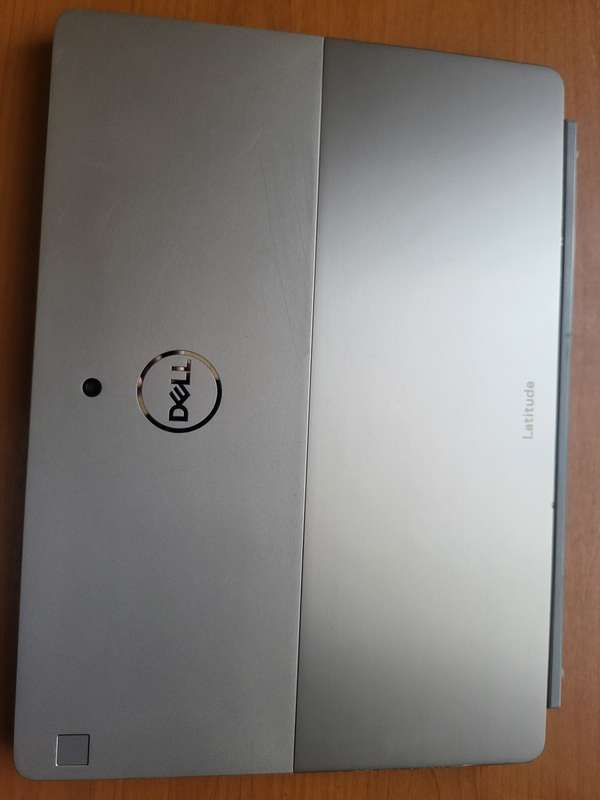 Dell Latitude 7210 - 2 in 1 - Touch Screen - i7 10thGen - 16GB Ram - 256GB SSD - Very Good Condition