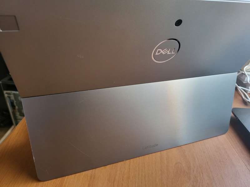 Dell Latitude 7210 - 2 in 1 - Touch Screen - i7 10thGen - 16GB Ram - 256GB SSD - Very Good Condition