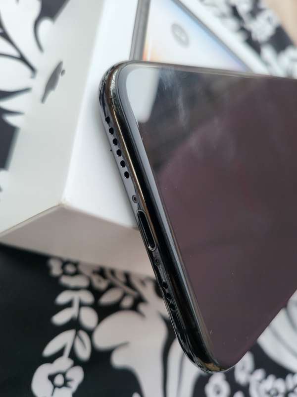 iPhone XS - Space Grey - 256GB - Box Included - Excellent Condition
