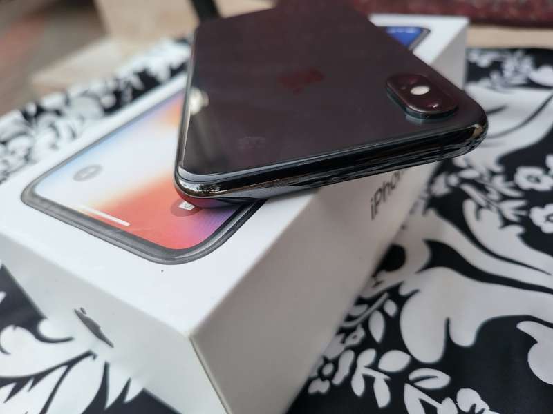 iPhone XS - Space Grey - 256GB - Box Included - Excellent Condition