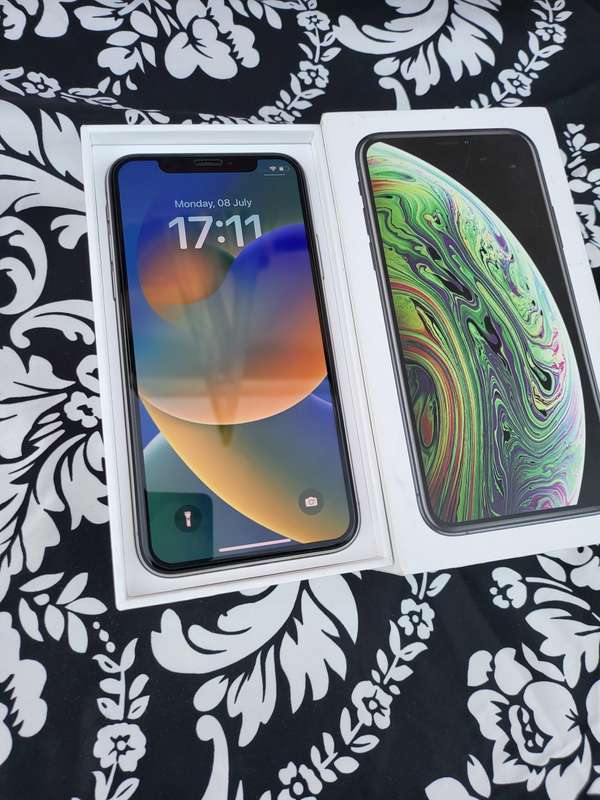iPhone X - Silver - 256GB - Box Included - Excellent Condition