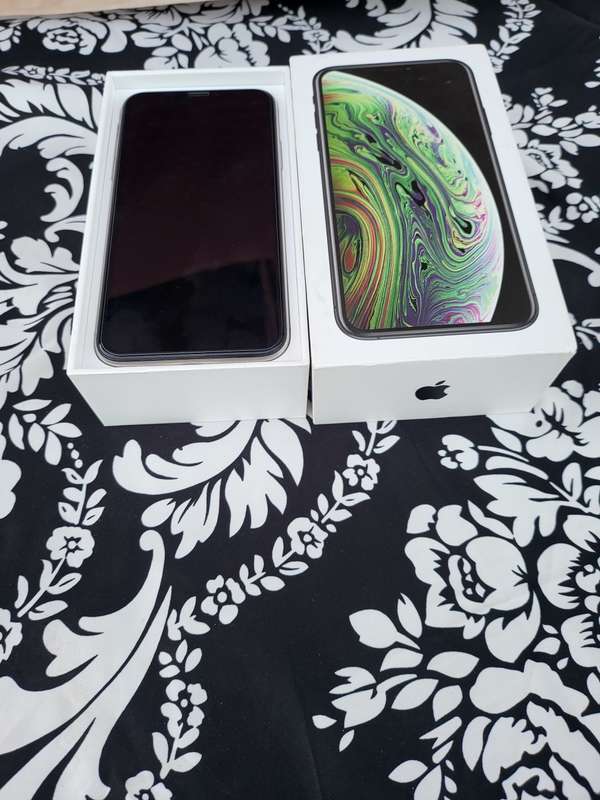 iPhone X - Silver - 256GB - Box Included - Excellent Condition