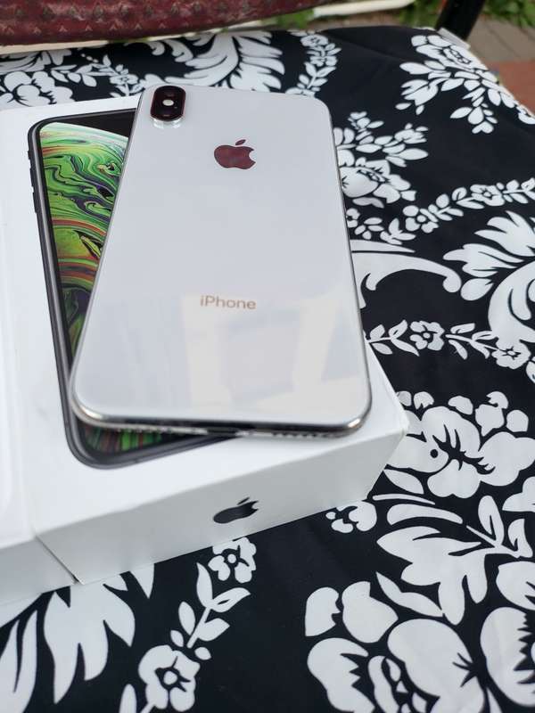 iPhone X - Silver - 256GB - Box Included - Excellent Condition