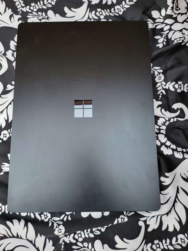 Microsoft Surface Laptop 3 - i5 10th Gen - 8GB - 256 SSD - Touch Screen - Very Good Condition