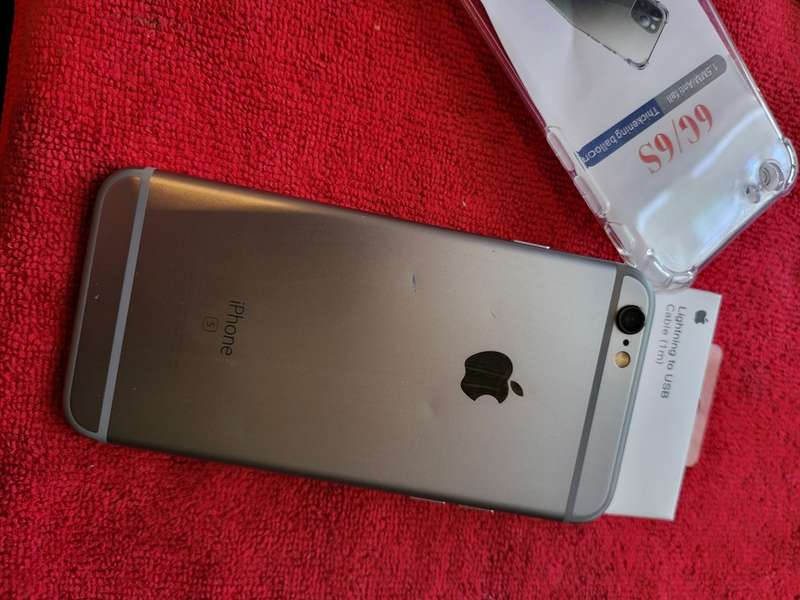 iPhone 6s - Space Grey - 32GB - Excellent Condition - Complete Package