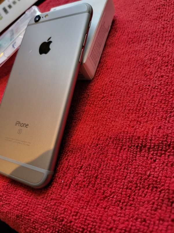 iPhone 6s - Space Grey - 32GB - Excellent Condition - Complete Package
