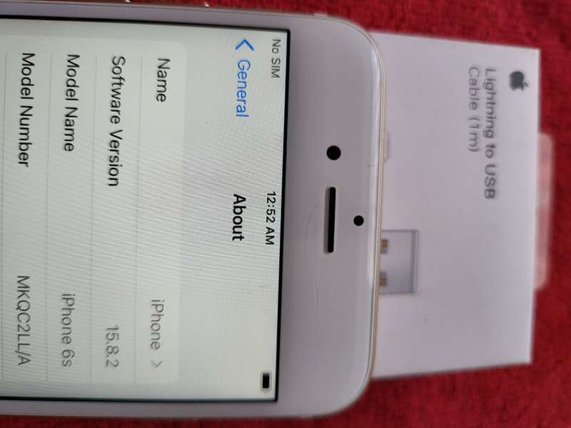 iPhone 6s - Gold - 64GB - Excellent Condition - Complete Package
