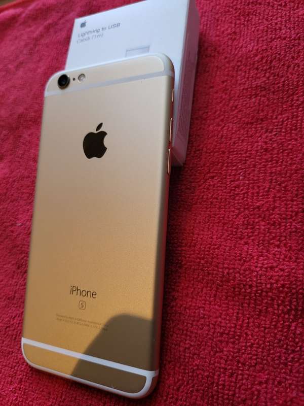 iPhone 6s - Gold - 64GB - Excellent Condition - Complete Package
