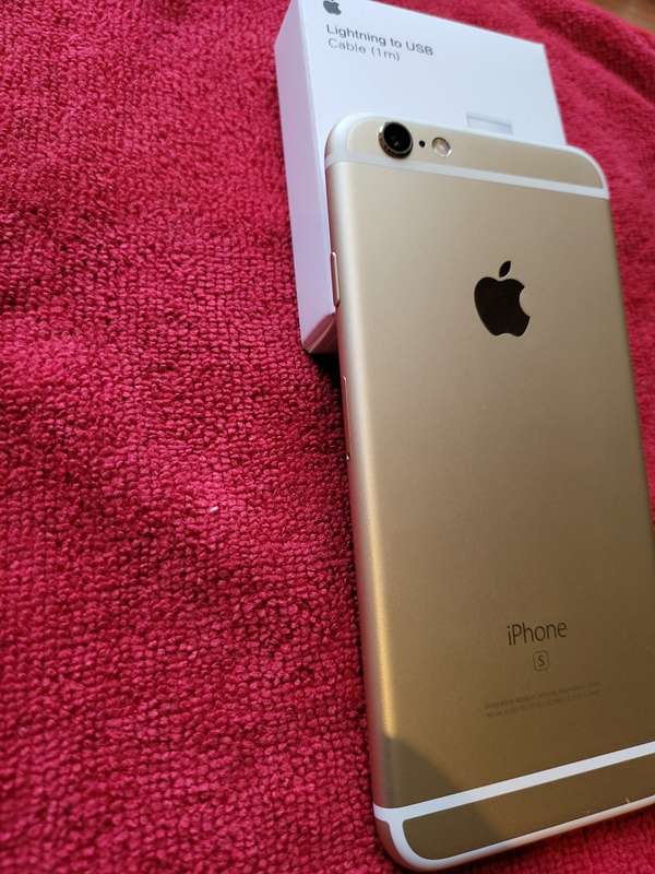 iPhone 6s - Gold - 64GB - Excellent Condition - Complete Package