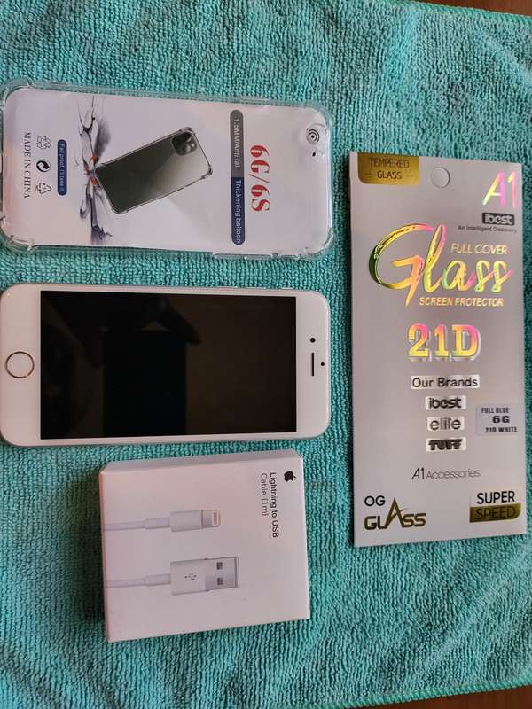 iPhone 6 - Gold - 64GB - Excellent Condition - Complete Package