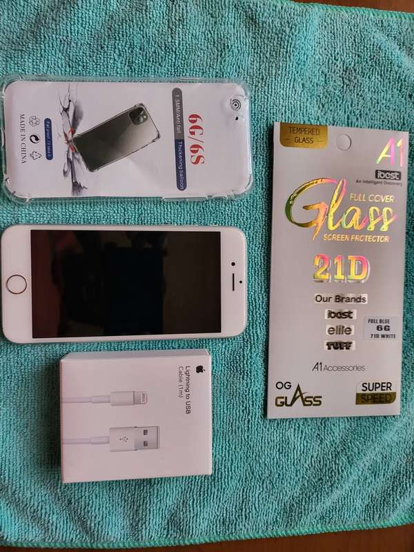 iPhone 6 - Gold - 64GB - Excellent Condition - Complete Package