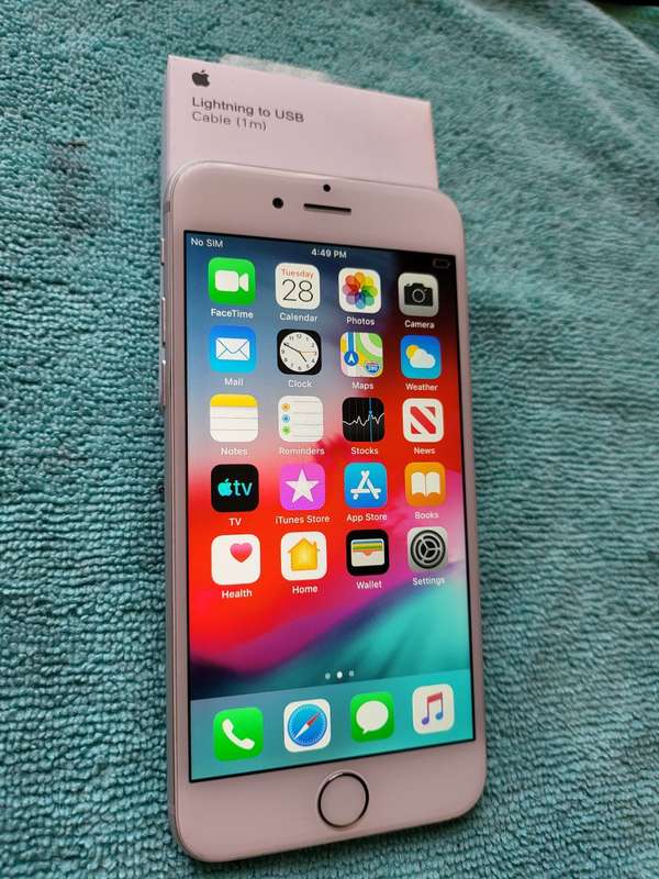 iPhone 6 - Gold - 64GB - Excellent Condition - Complete Package