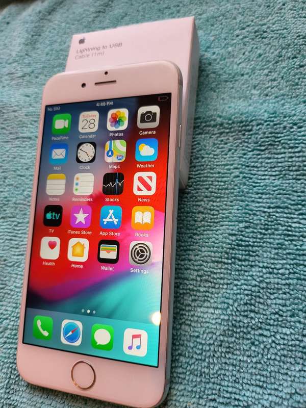 iPhone 6 - Gold - 64GB - Excellent Condition - Complete Package