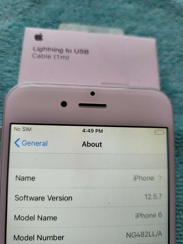 iPhone 6 - Gold - 64GB - Excellent Condition - Complete Package