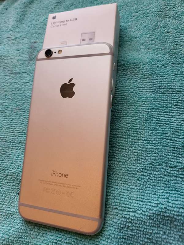 iPhone 6 - Gold - 64GB - Excellent Condition - Complete Package