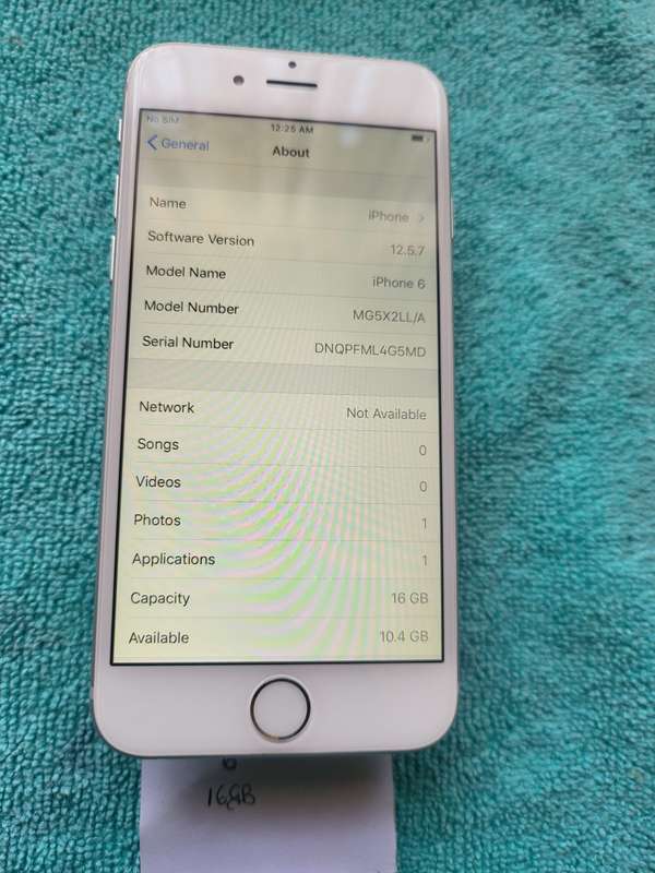 iPhone 6 - Silver - 64GB - Excellent Condition - Complete Package