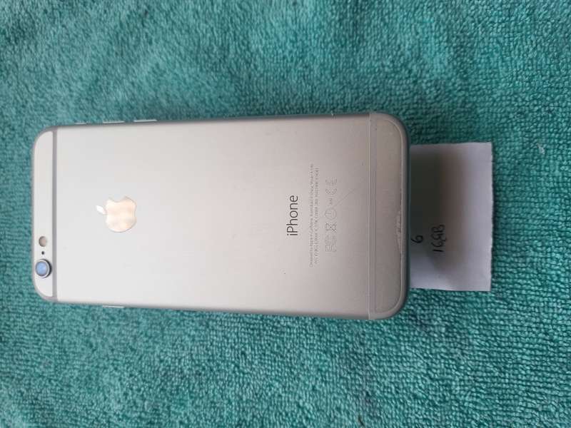 iPhone 6 - Silver - 64GB - Excellent Condition - Complete Package